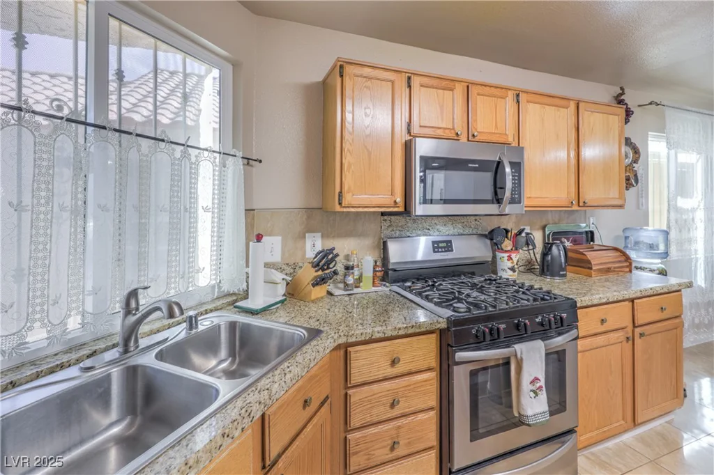 7873 Cherry River, Las Vegas, NV 89145