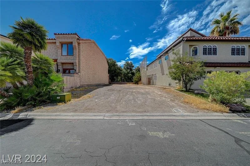 2847 Queens Courtyard, Las Vegas, NV 89109