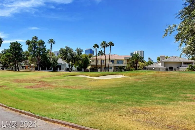 2847 Queens Courtyard, Las Vegas, NV 89109