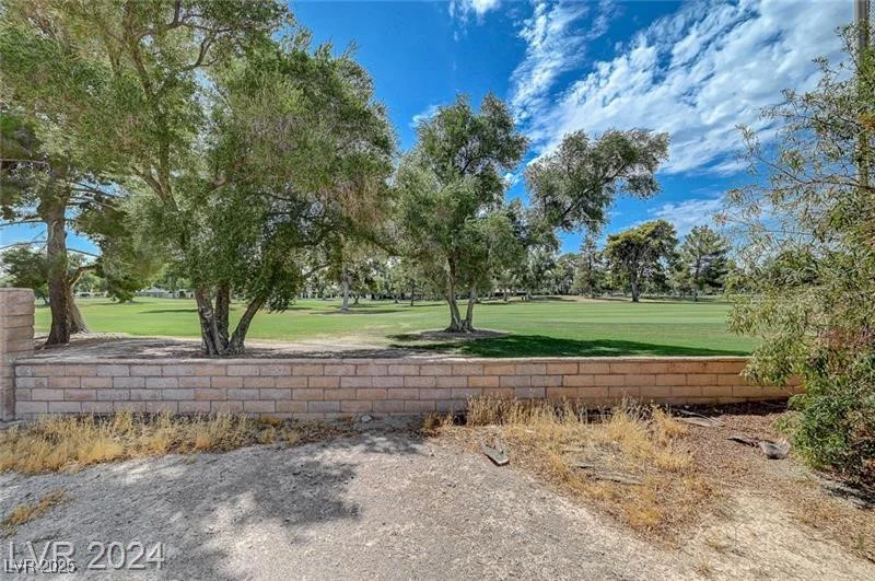 2847 Queens Courtyard, Las Vegas, NV 89109