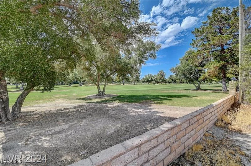 2847 Queens Courtyard, Las Vegas, NV 89109