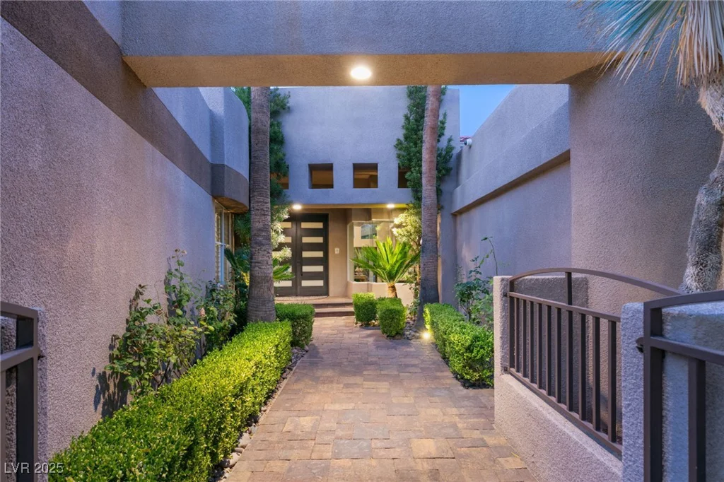 9113 Golden Eagle, Las Vegas, NV 89134