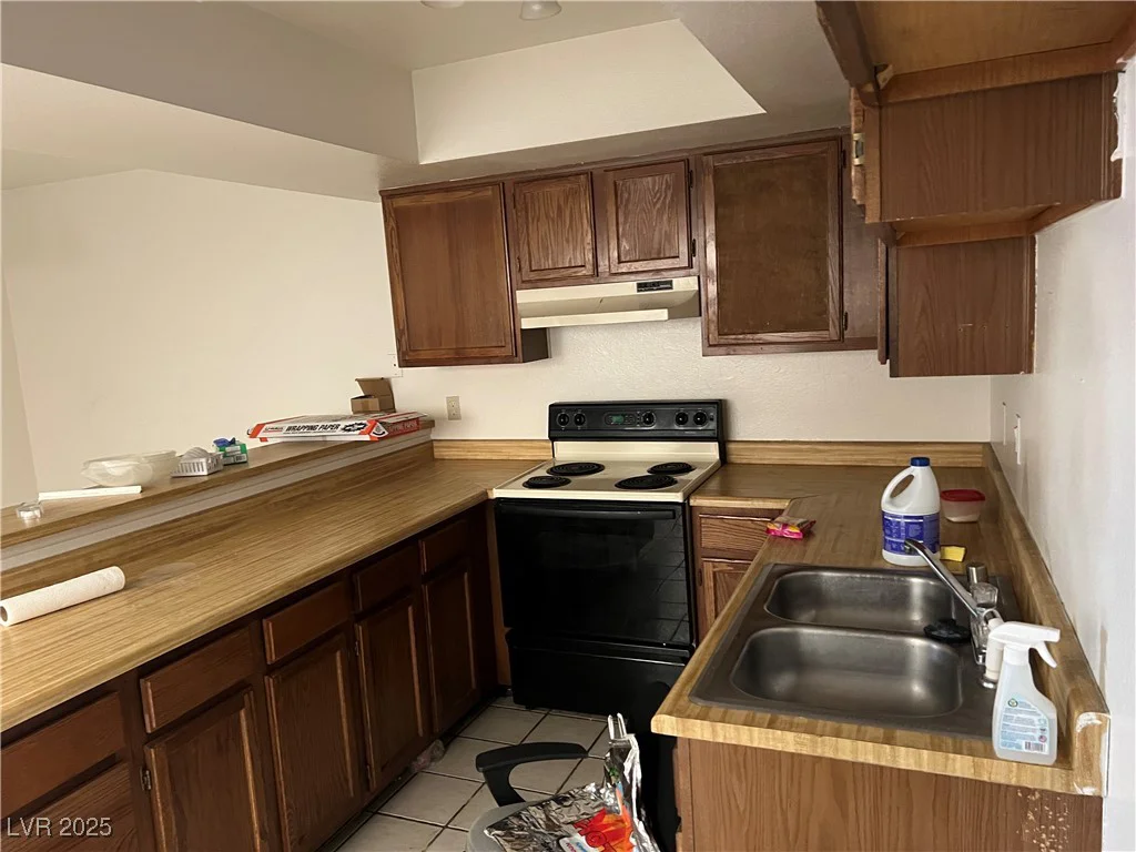 2638 Aracatuba, Las Vegas, NV 89121