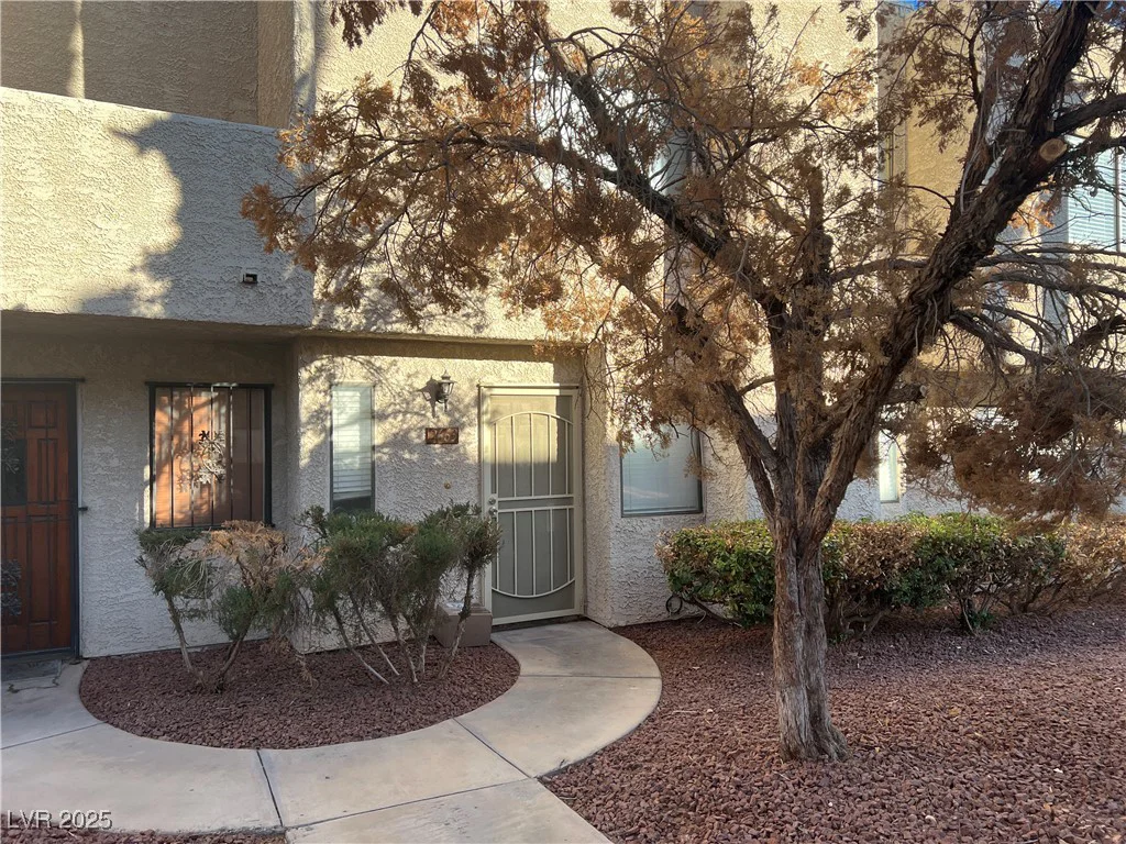 2663 Aracatuba, Las Vegas, NV 89121