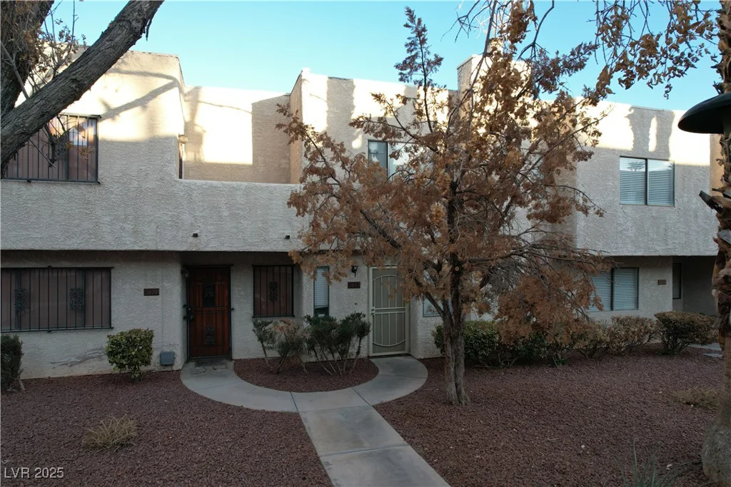 2663 Aracatuba, Las Vegas, NV 89121