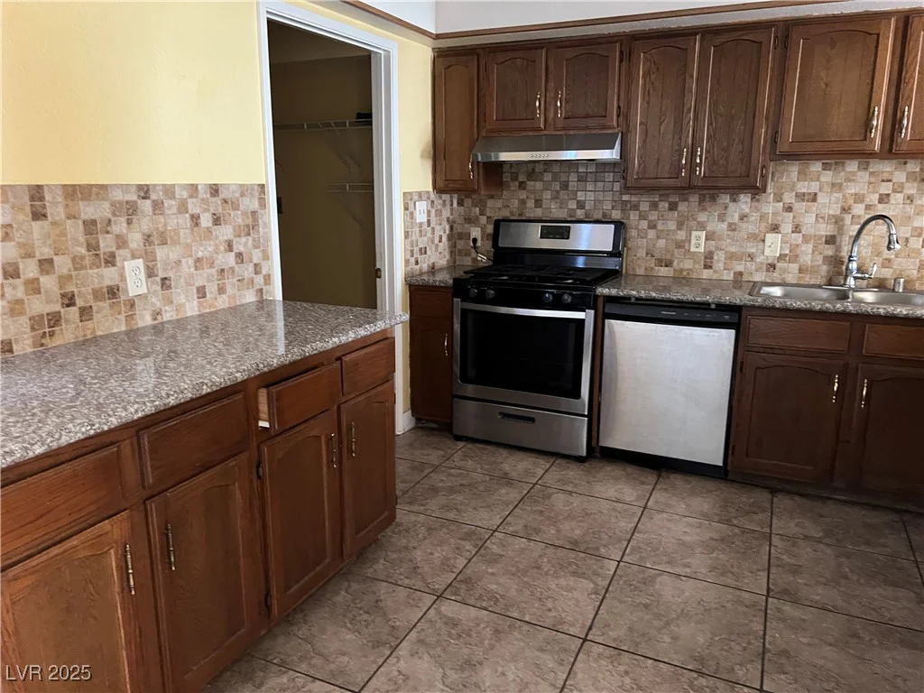 2663 Aracatuba, Las Vegas, NV 89121