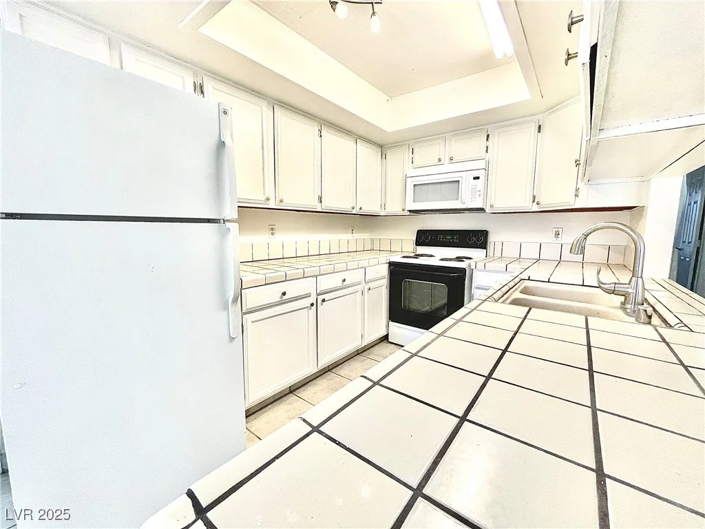 5086 Jeffreys, Las Vegas, NV 89119