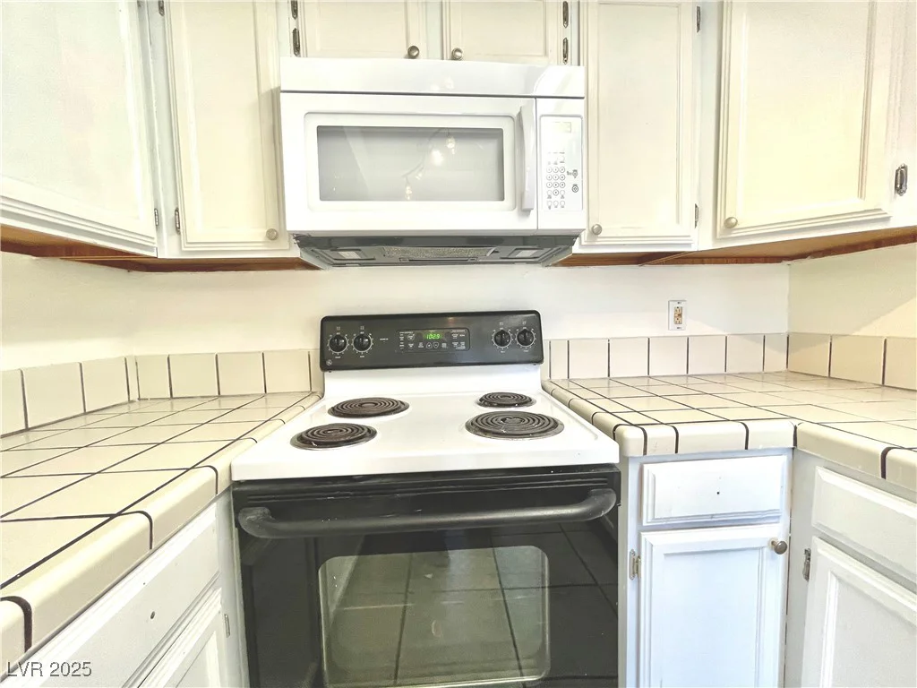 5086 Jeffreys, Las Vegas, NV 89119