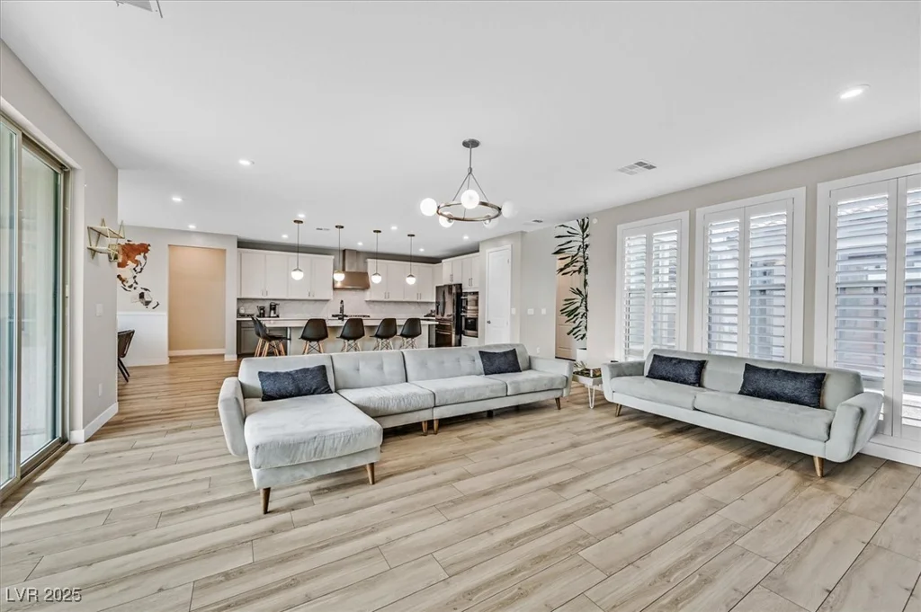 10273 Sierra Skye, Las Vegas, NV 89166