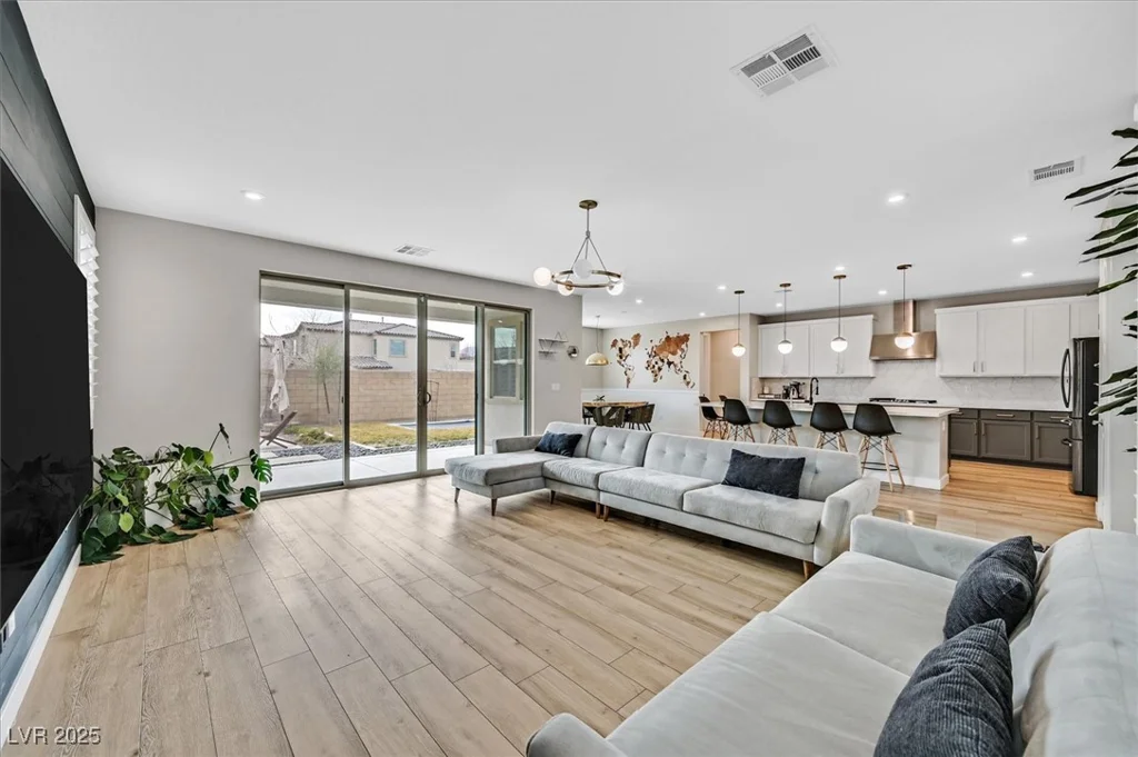 10273 Sierra Skye, Las Vegas, NV 89166