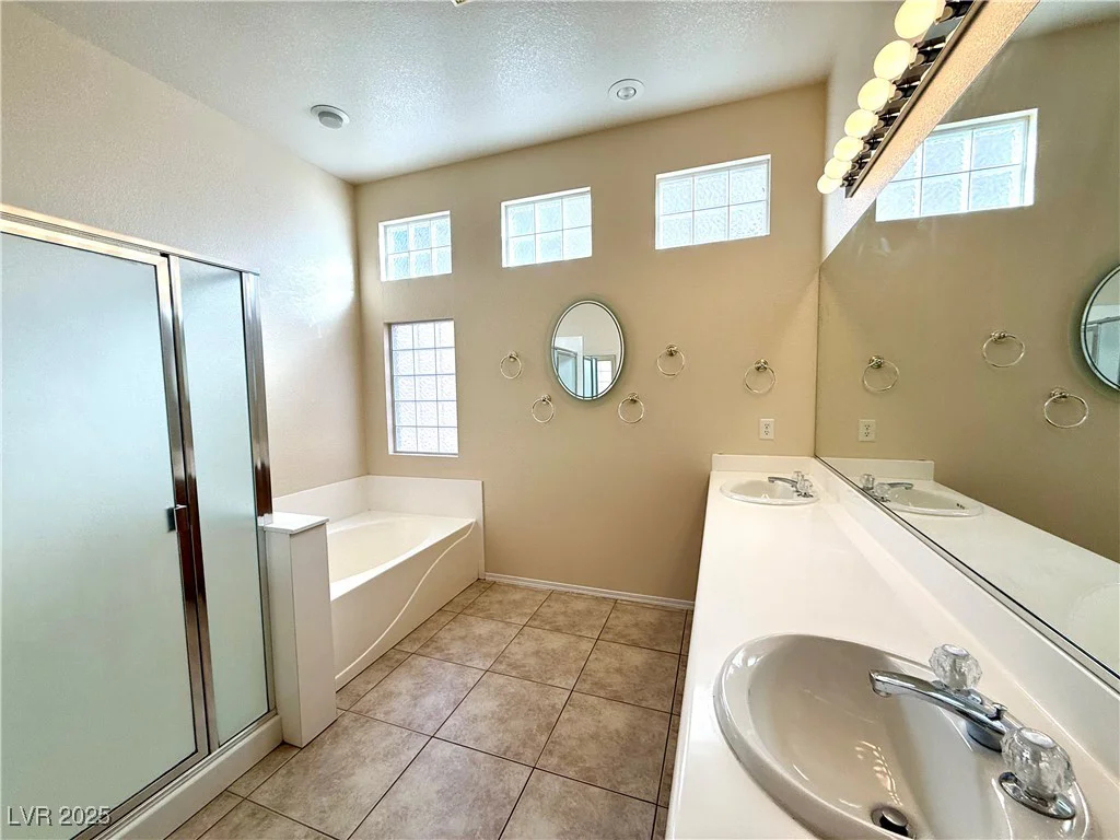 8682 Waterford Bend, Las Vegas, NV 89123