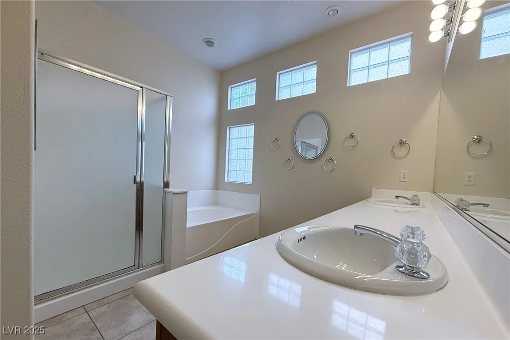 8682 Waterford Bend, Las Vegas, NV 89123