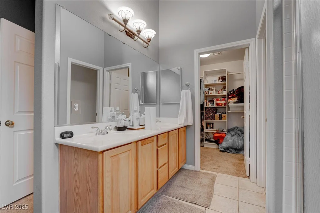 5600 Nimes, Las Vegas, NV 89141