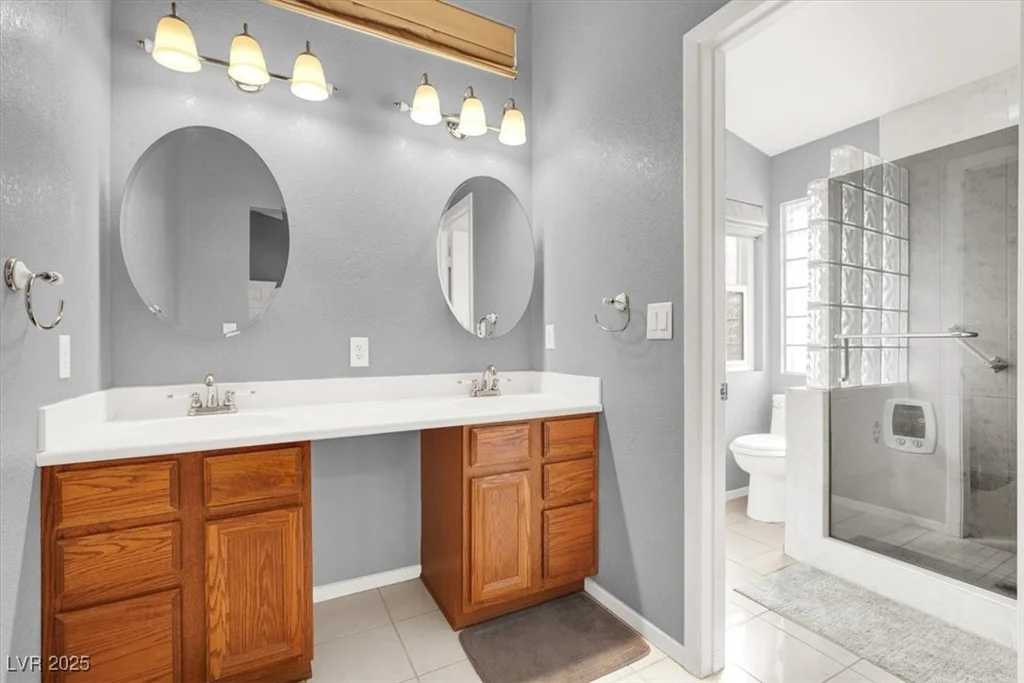 2823 Camelback, Henderson, NV 89074
