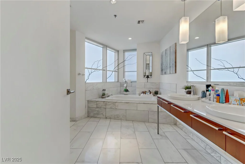 4471 Dean Martin, Las Vegas, NV 89103