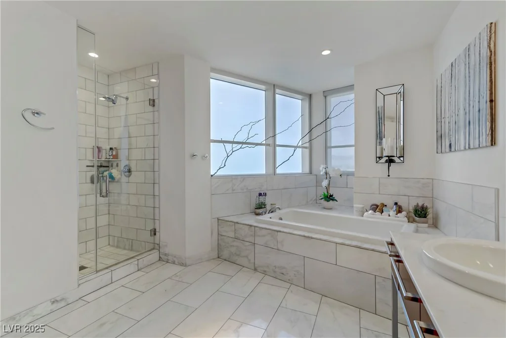 4471 Dean Martin, Las Vegas, NV 89103