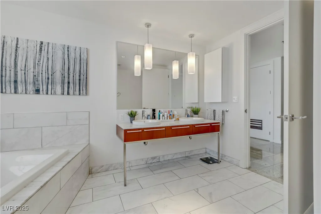 4471 Dean Martin, Las Vegas, NV 89103
