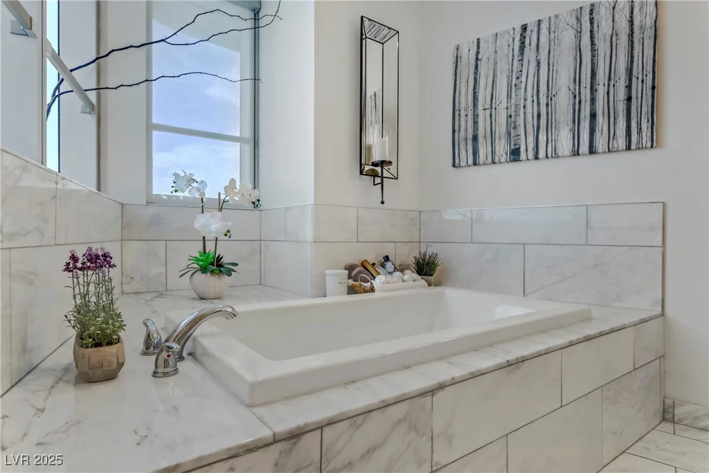 4471 Dean Martin, Las Vegas, NV 89103