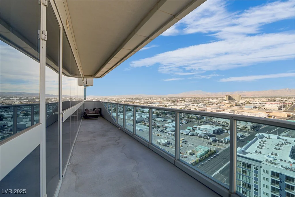 4471 Dean Martin, Las Vegas, NV 89103