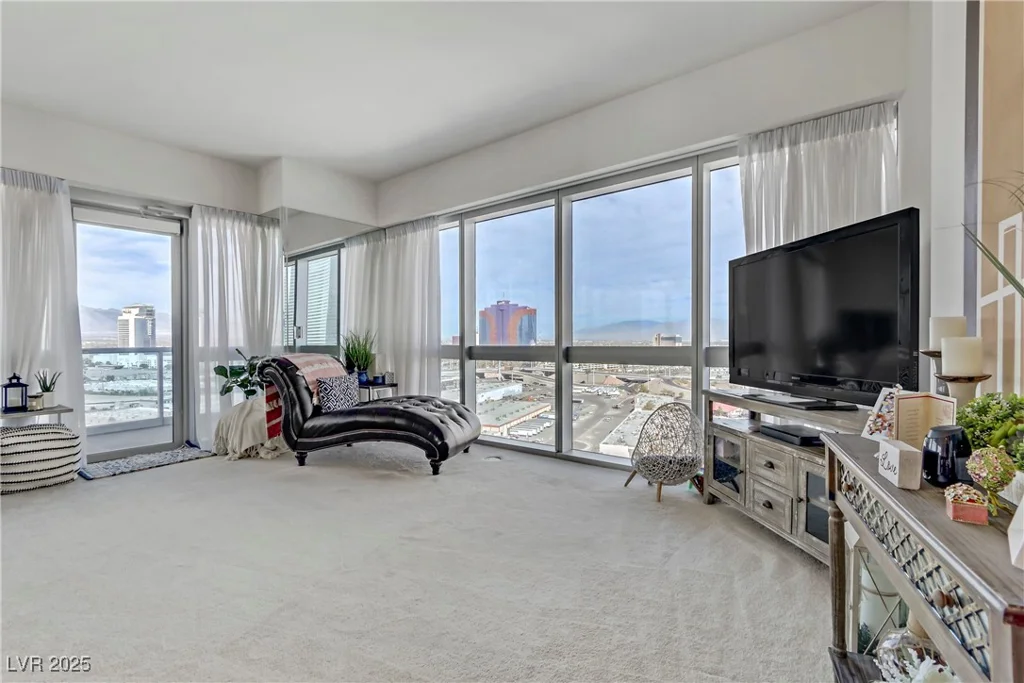 4471 Dean Martin, Las Vegas, NV 89103