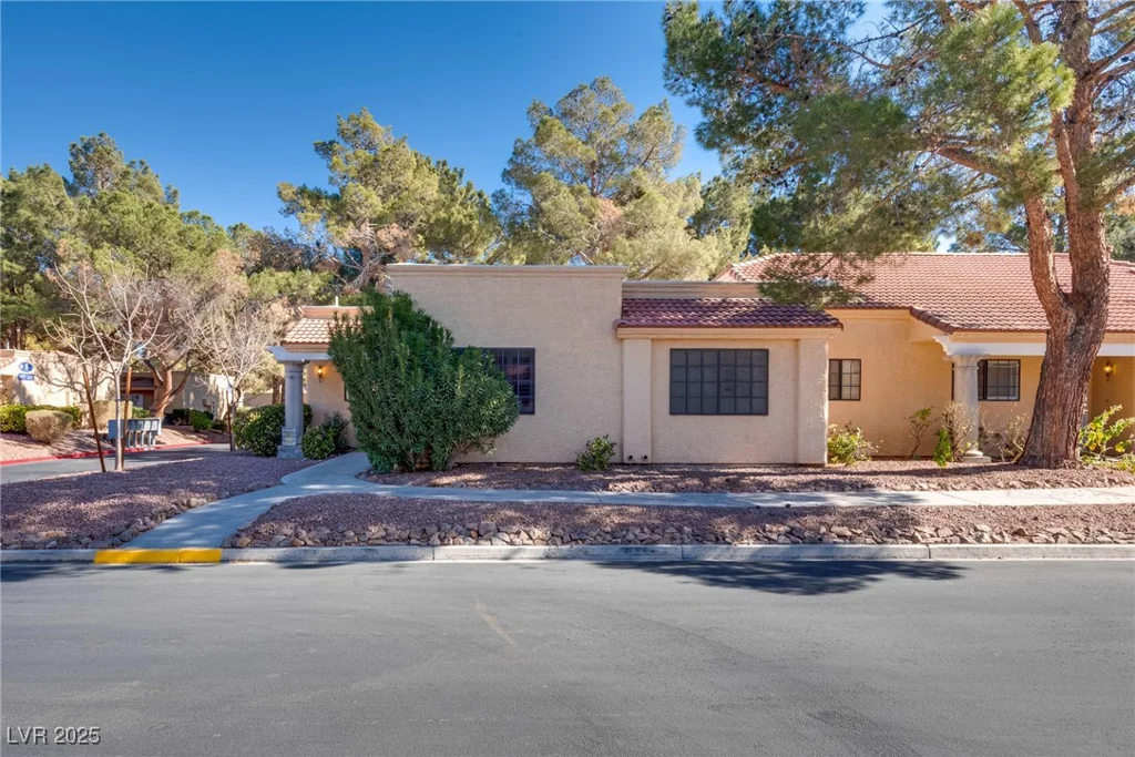 2851 Valley View, Las Vegas, NV 89102