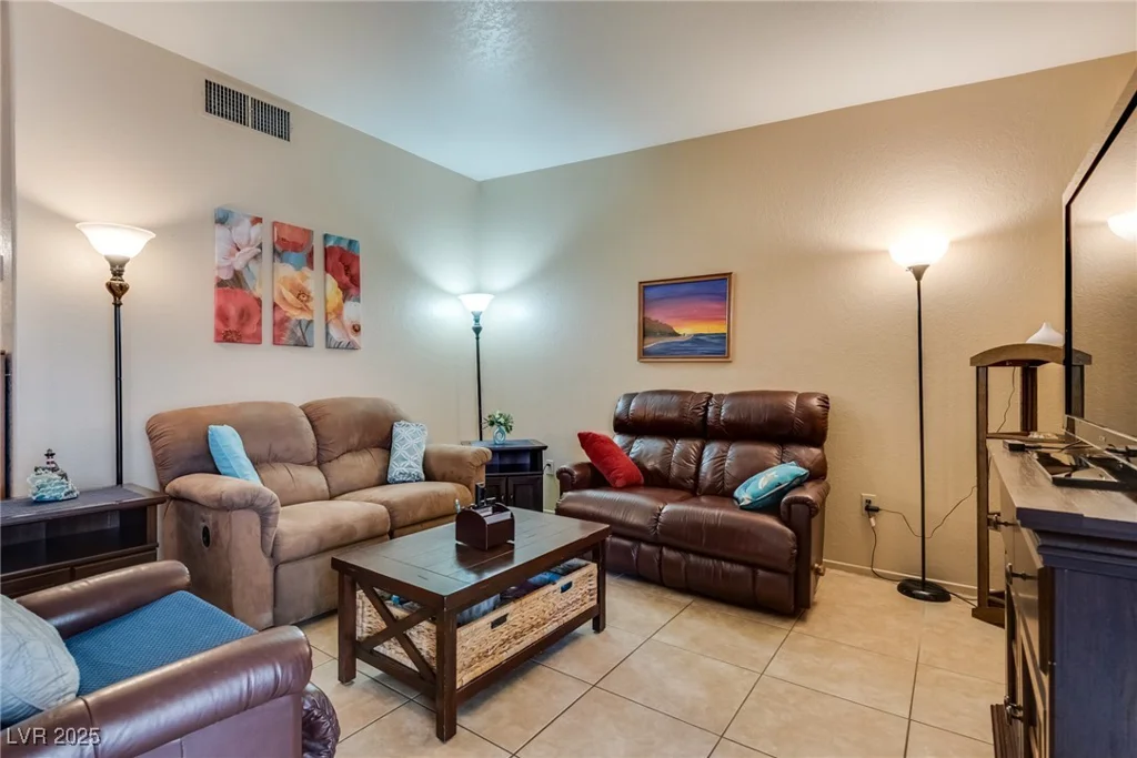 2851 Valley View, Las Vegas, NV 89102