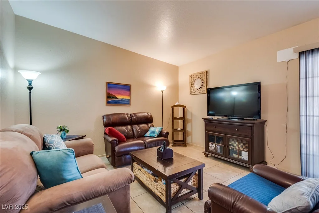 2851 Valley View, Las Vegas, NV 89102