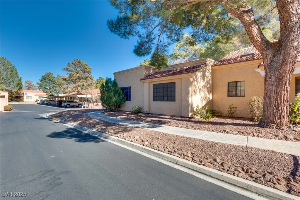 2851 Valley View, Las Vegas, NV 89102