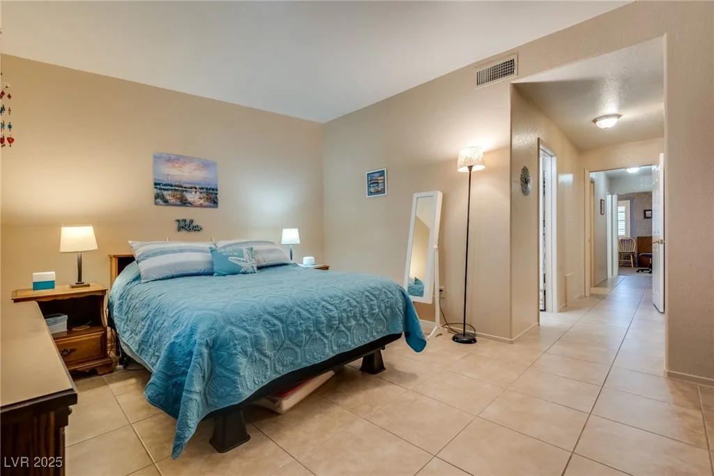 2851 Valley View, Las Vegas, NV 89102