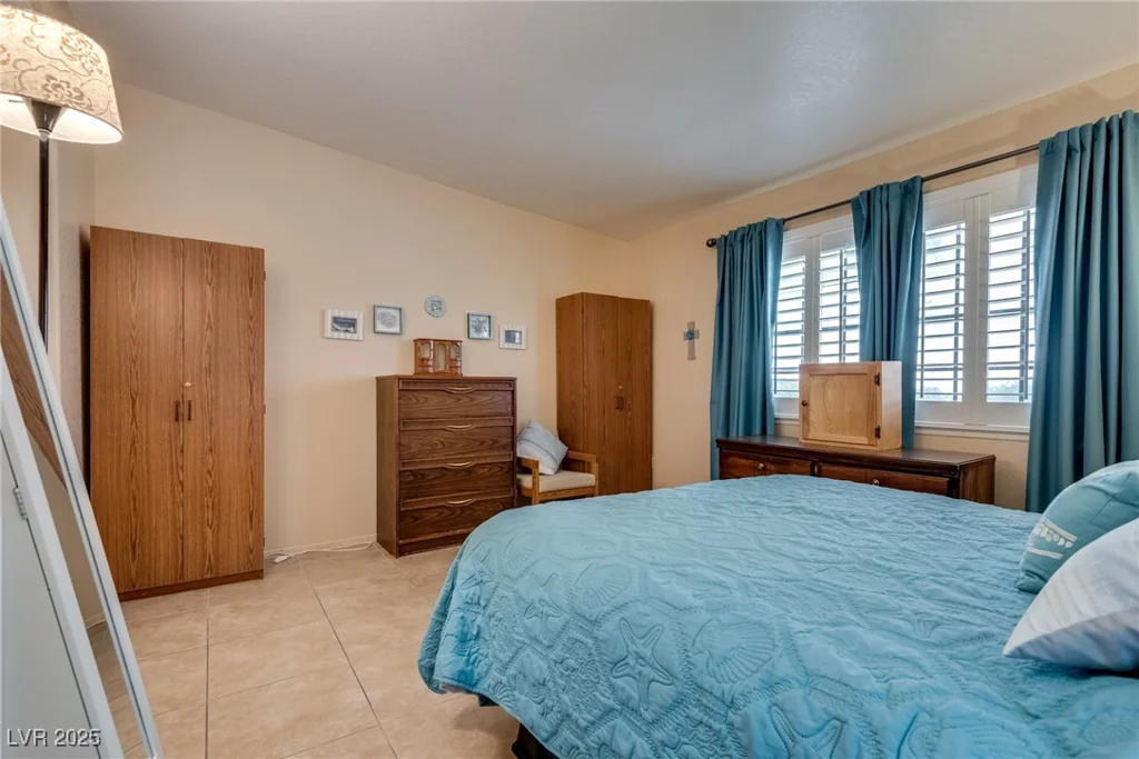 2851 Valley View, Las Vegas, NV 89102