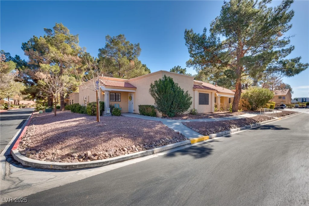 2851 Valley View, Las Vegas, NV 89102