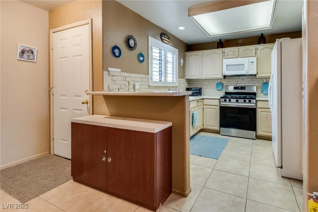 2851 Valley View, Las Vegas, NV 89102