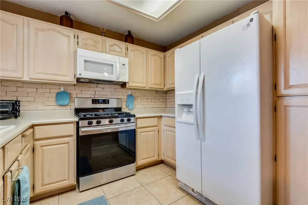 2851 Valley View, Las Vegas, NV 89102