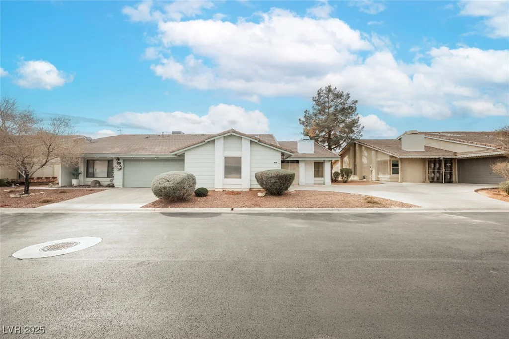 2015 Heritage Oaks, Las Vegas, NV 89119