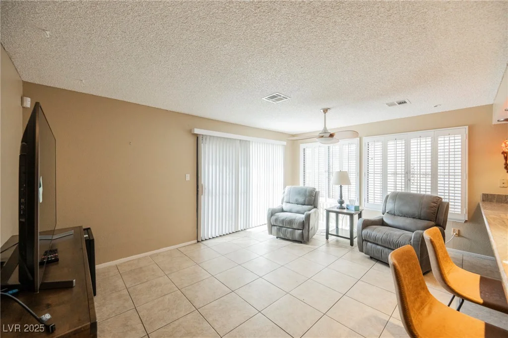2015 Heritage Oaks, Las Vegas, NV 89119