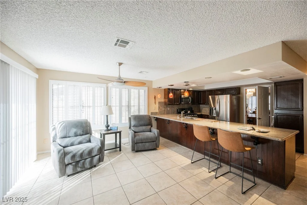 2015 Heritage Oaks, Las Vegas, NV 89119