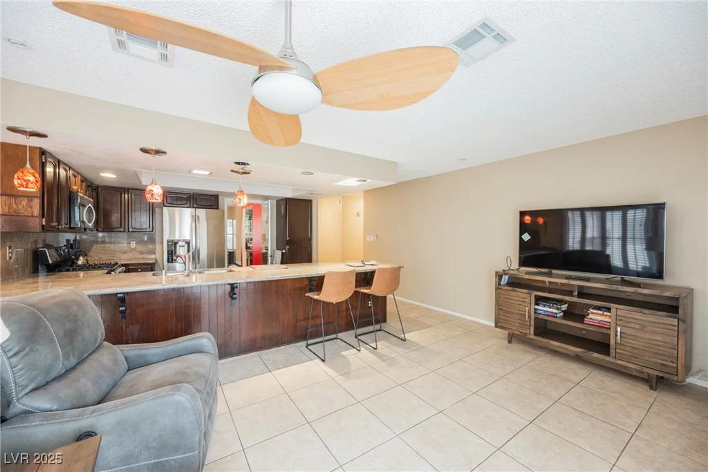 2015 Heritage Oaks, Las Vegas, NV 89119