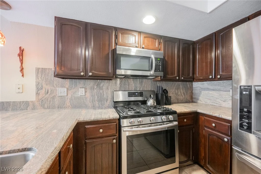 2015 Heritage Oaks, Las Vegas, NV 89119