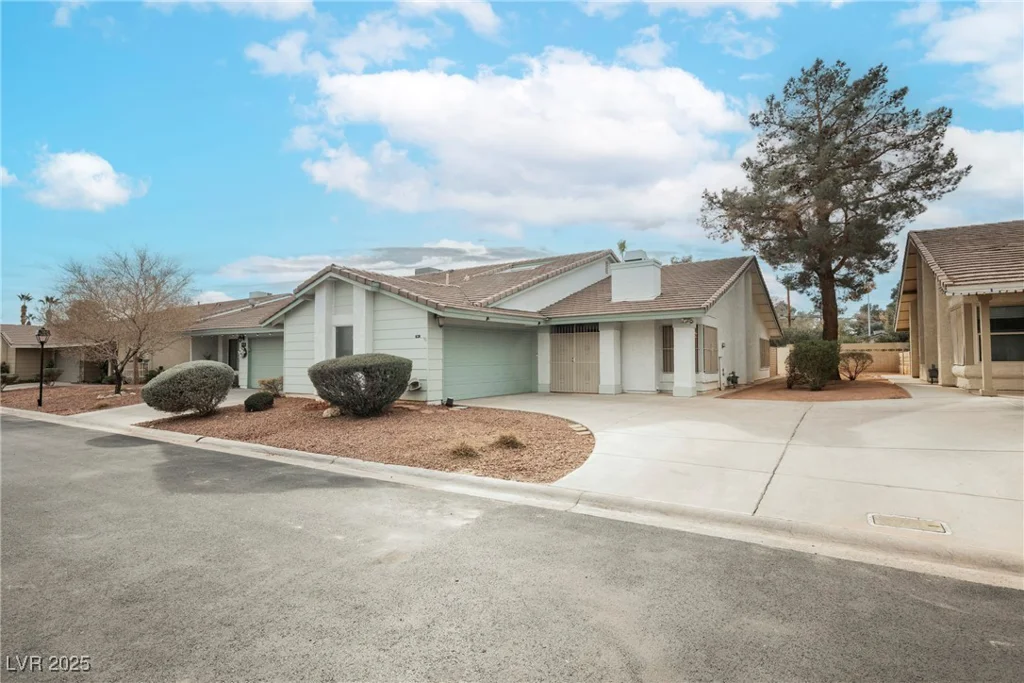 2015 Heritage Oaks, Las Vegas, NV 89119