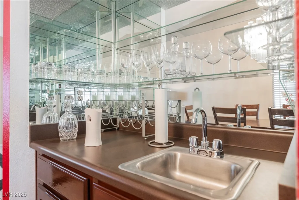 2015 Heritage Oaks, Las Vegas, NV 89119