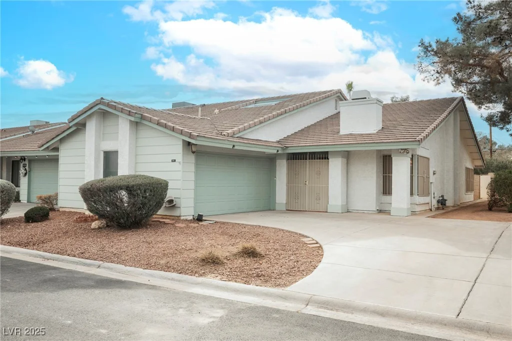 2015 Heritage Oaks, Las Vegas, NV 89119