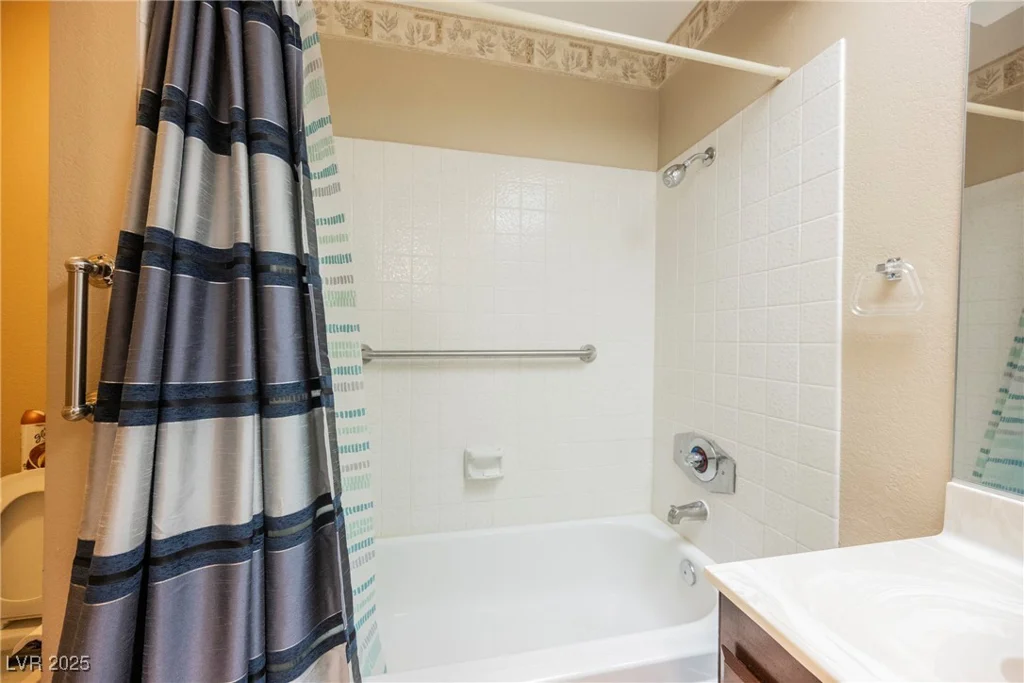 2015 Heritage Oaks, Las Vegas, NV 89119