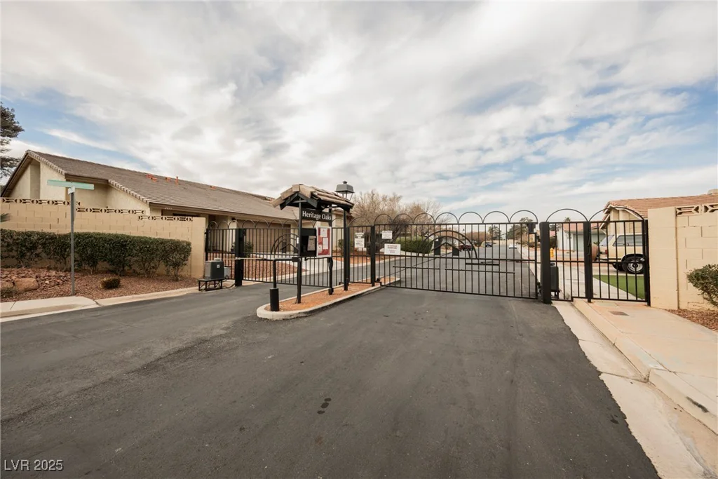 2015 Heritage Oaks, Las Vegas, NV 89119