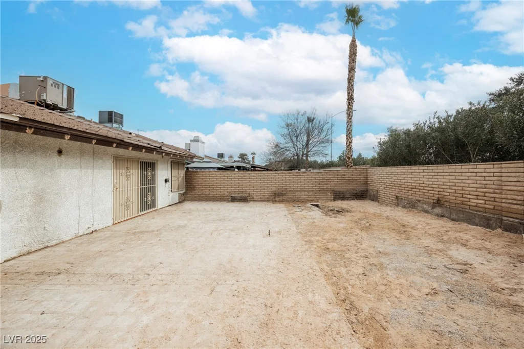 2015 Heritage Oaks, Las Vegas, NV 89119