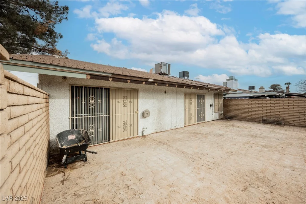 2015 Heritage Oaks, Las Vegas, NV 89119