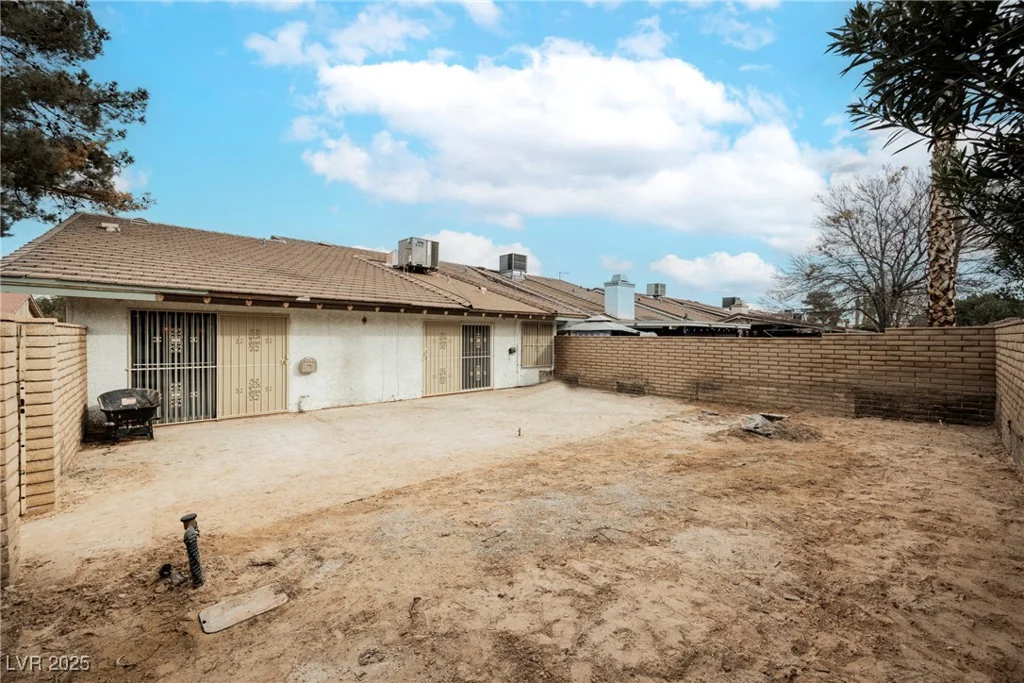 2015 Heritage Oaks, Las Vegas, NV 89119