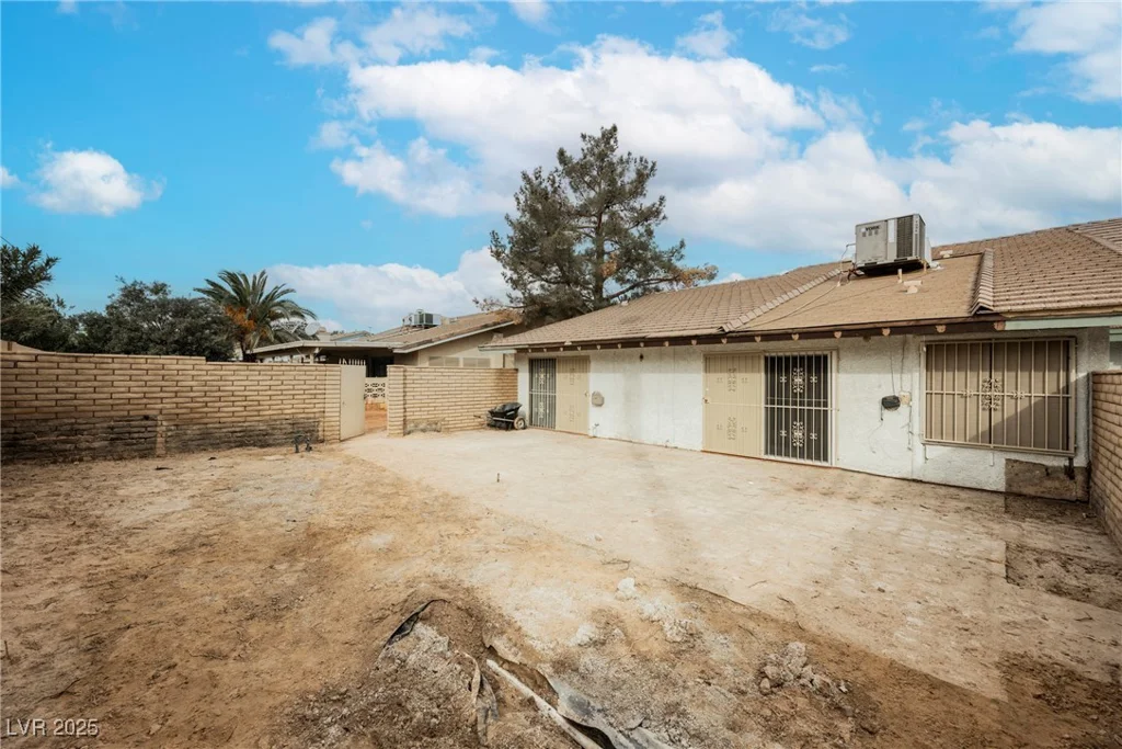 2015 Heritage Oaks, Las Vegas, NV 89119