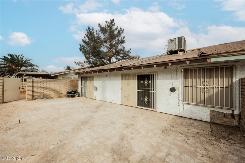 2015 Heritage Oaks, Las Vegas, NV 89119