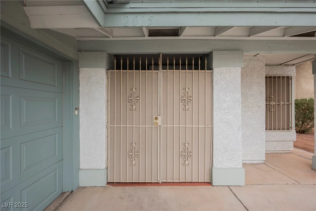 2015 Heritage Oaks, Las Vegas, NV 89119