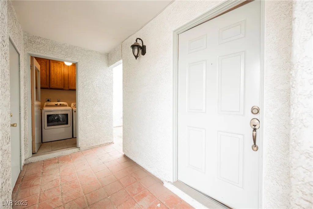 2015 Heritage Oaks, Las Vegas, NV 89119